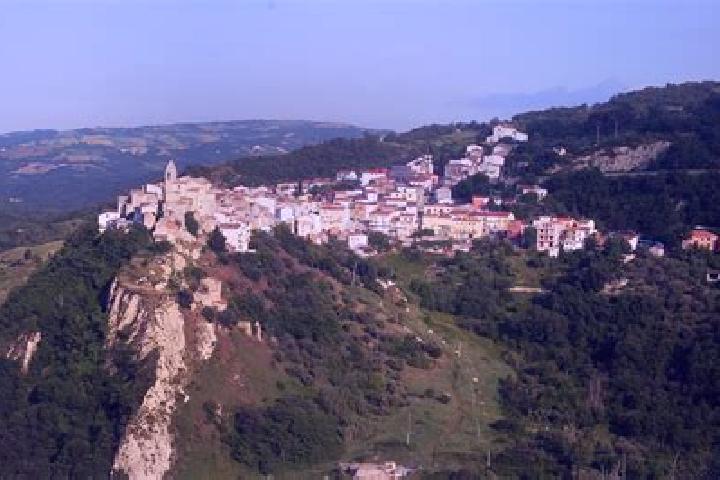 Maya, 21 — Escort in Castellino del Biferno, Italy