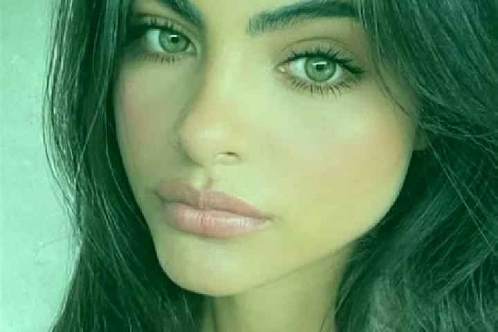 Maya, 22, a brunette dark-eyed indian companion based in Sangiang. Offering Overnight, Massage, 69, CIM, Duos. Available for incall and outcall, day and even...
