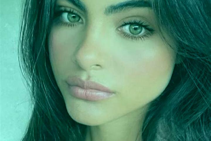 Maya, 22, a chestnut dark-eyed indian companion based in Locmayan. Offering A-Level, OWO, BDSM. Available for incall and outcall, overnight bookings available.