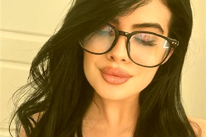 Maya, 22 — Escort in Cristolt, Romania