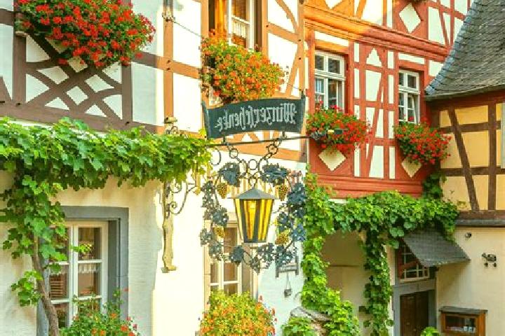 Maya, 22 — Escort in Konigseggwald, Germany