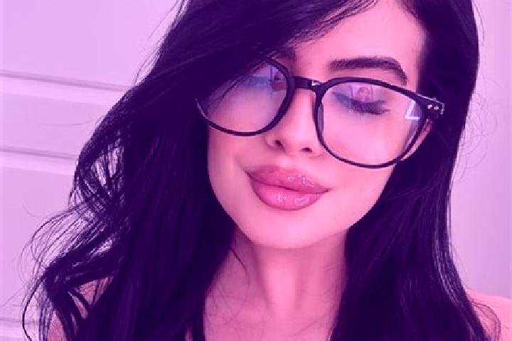 Maya, 22 — Escort in Ravnsnaes, Denmark