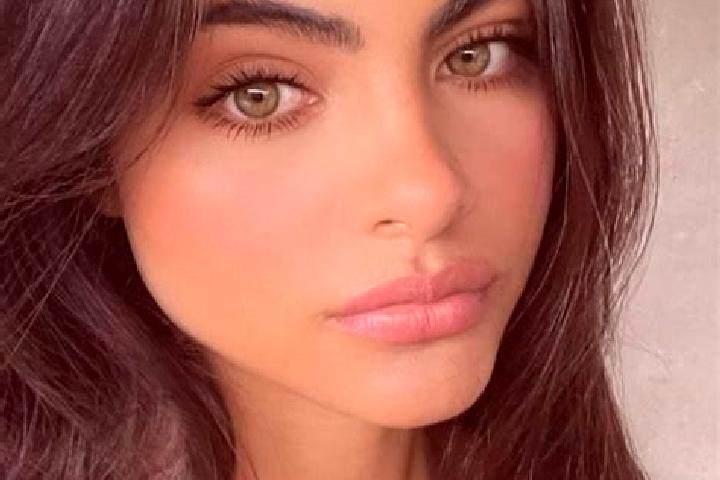 Maya, 23, a auburn dark-eyed middle eastern companion based in Worlaby. Offering Erotic Massage, Tantra, Overnight, Prostate Massage. Available for incall an...