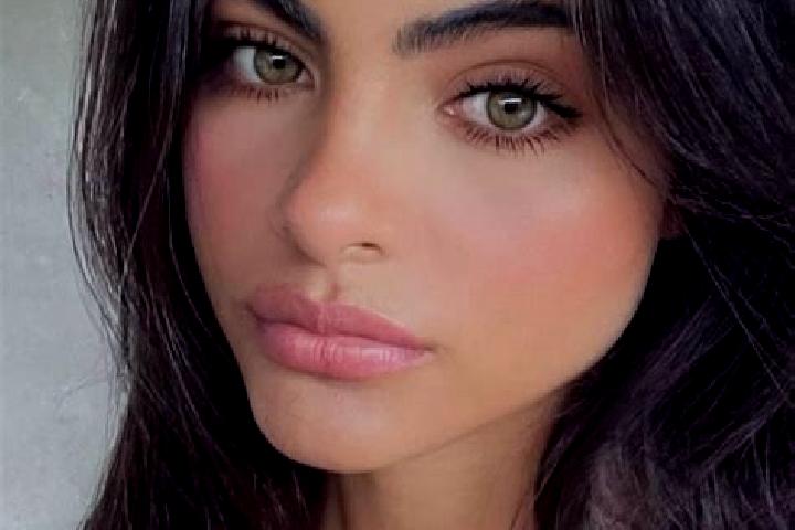 Maya, 23, a brunette green-eyed mediterranean companion based in Ponte nell Alpi. Offering Massage, Party Girl, Prostate Massage, Couples, 69. Available for ...