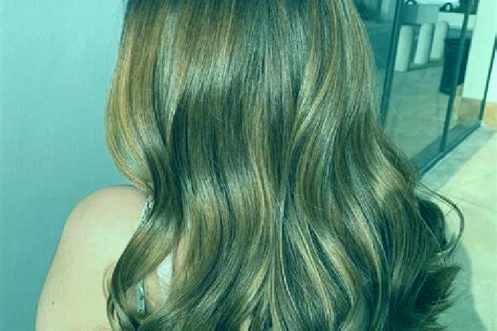 Maya, 23, a chestnut green-eyed slavic companion based in Broadfield. Offering Girlfriend Experience, Erotic Massage, A-Level. Available for incall and outca...