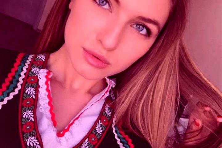 Maya, 23, a dark blonde green-eyed slavic companion based in Esperanza. Offering Dinner Date, Fetish, Couples, BDSM, GFE. Available for incall and outcall, d...