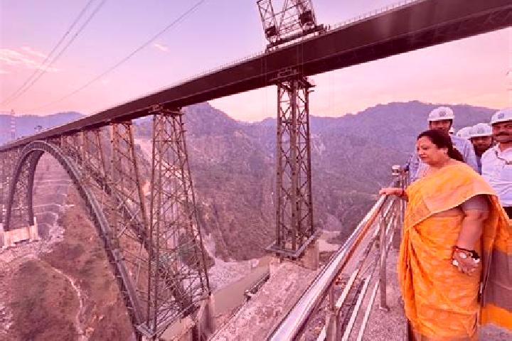 Maya, 23 — Escort in Hatta, India