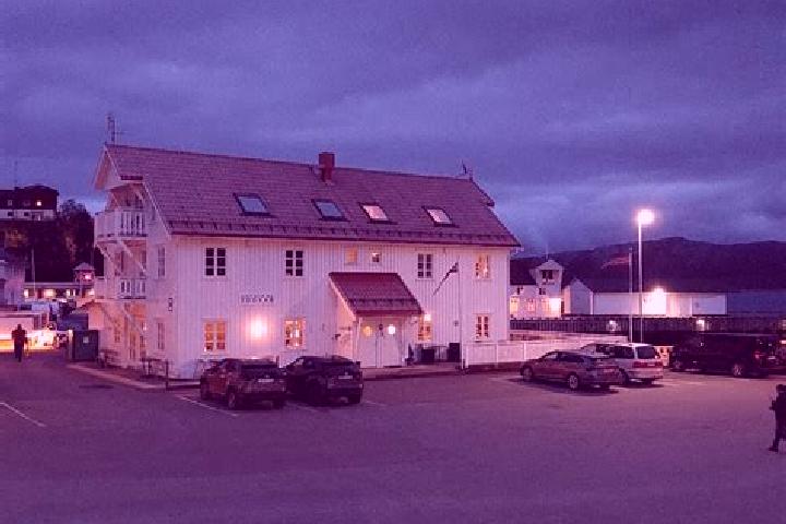 Maya, 23 — Escort in Lodingen, Norway