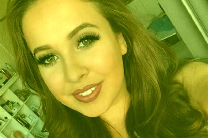 Maya, 24, a auburn brown-eyed caucasian companion based in Berkeley. Offering GFE, Striptease, 69. Available for incall and outcall, day and evening dates.