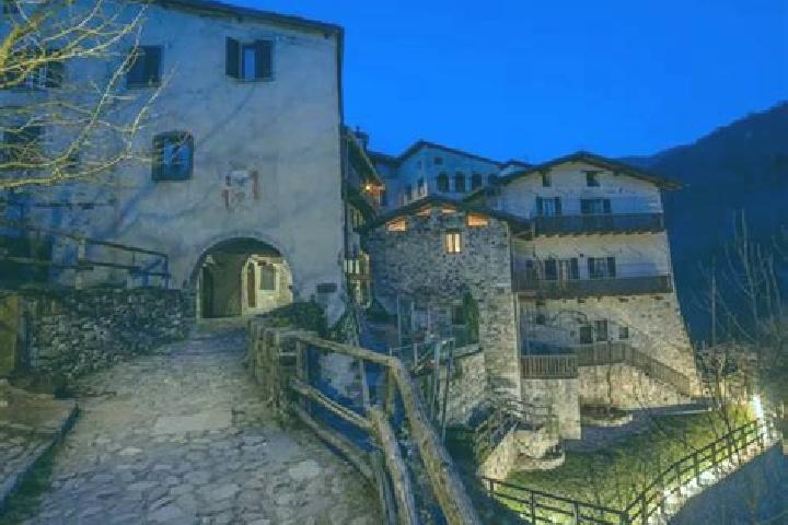 Maya, 24 — Escort in Camerata Cornello, Italy