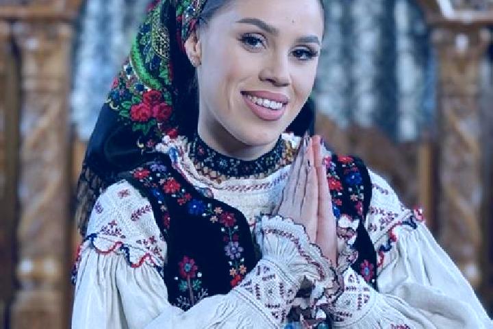 Maya, 24 — Escort in Jiana, Romania