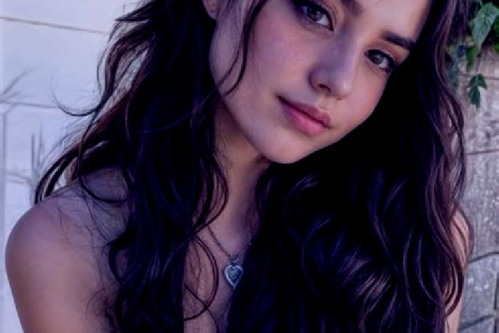 Maya, 25, a chestnut hazel-eyed latina companion based in Barice. Offering Deep French Kissing, Prostate Massage, Massage, CIM. Available for incall and outc...