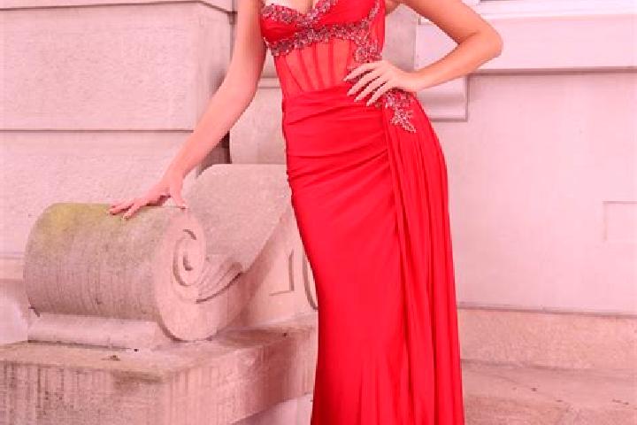 Maya, 25 — Escort in Coutures, France