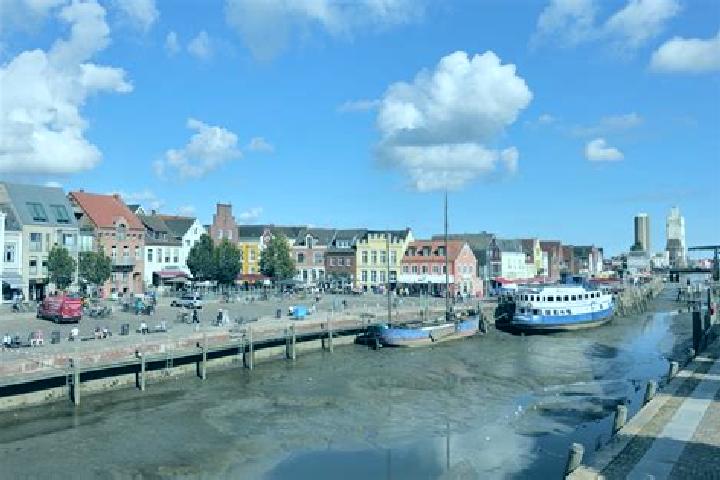 Maya, 25 — Escort in Husum, Sweden