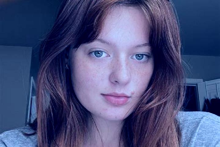 Maya, 26, a chestnut amber-eyed caucasian companion based in Isca Marina. Offering Deep French Kissing, Dinner Date, Overnight, Party Girl. Available for inc...