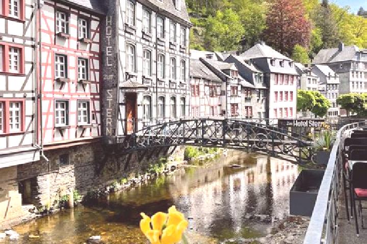 Maya, 26 — Escort in Mochau, Germany