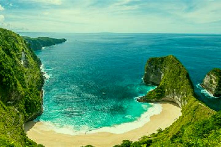 Maya, 26 — Escort in Oelui, Indonesia