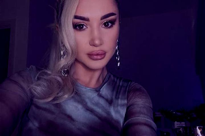 Maya, 27, a blonde brown-eyed indian companion based in Varphalia. Offering BDSM, GFE, Striptease. Available for incall and outcall, day and evening dates.
