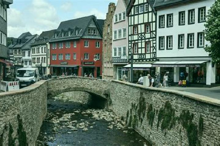 Maya, 27 — Escort in Bad Muenstereifel, Germany