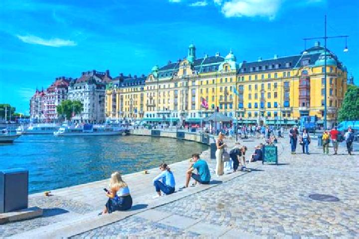 Maya, 27 — Escort in Hoegsaeter, Sweden