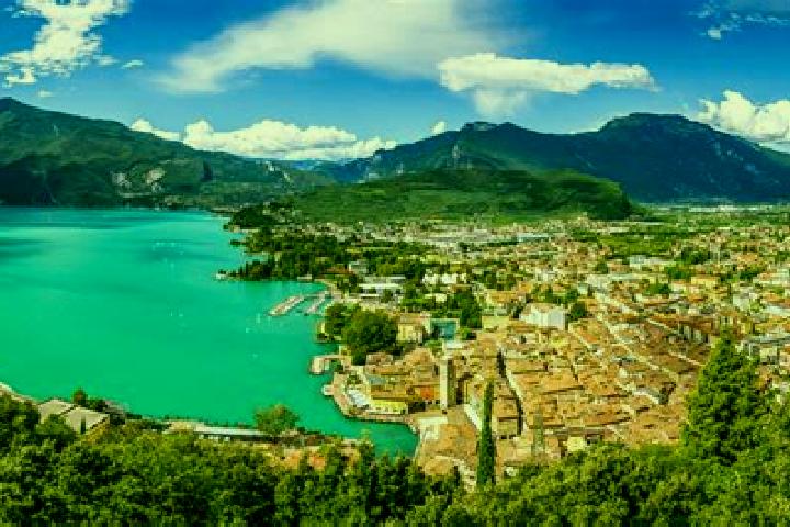 Maya, 27 — Escort in San Martino del Lago, Italy