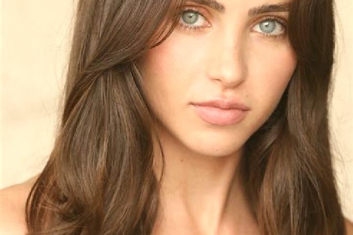 Maya, 28, a brunette dark-eyed mixed companion based in Culloden. Offering Party Girl, Dinner Date, OWO, Girlfriend Experience. Available for incall and outc...