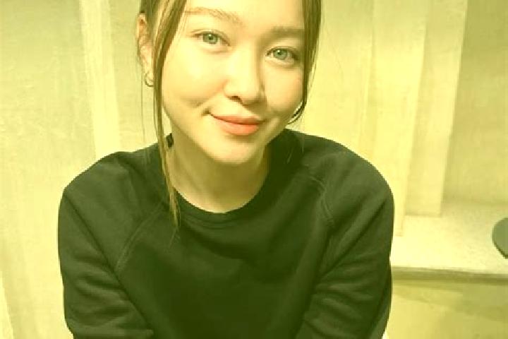 Maya, 28, a red blue-eyed asian companion based in Djelisso. Offering Duos, Party Girl, CIM, Travel Companion. Available for incall and outcall, day and even...