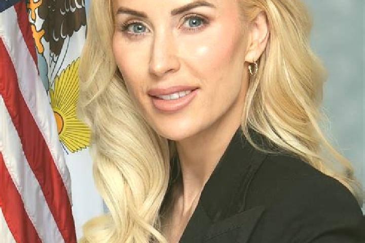 Maya, 28 — Escort in Barrington Hills, United States