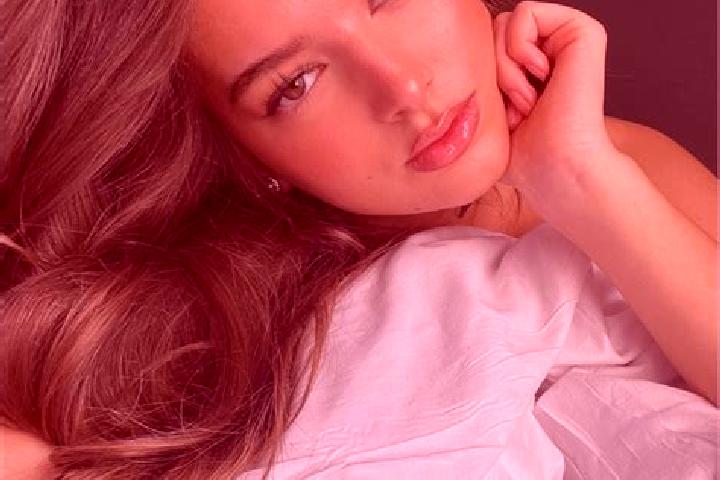 Maya, 29, a chestnut grey-eyed latina companion based in Anzin-Saint-Aubin. Offering Massage, GFE, CIM. Available for incall and outcall, day and evening dates.