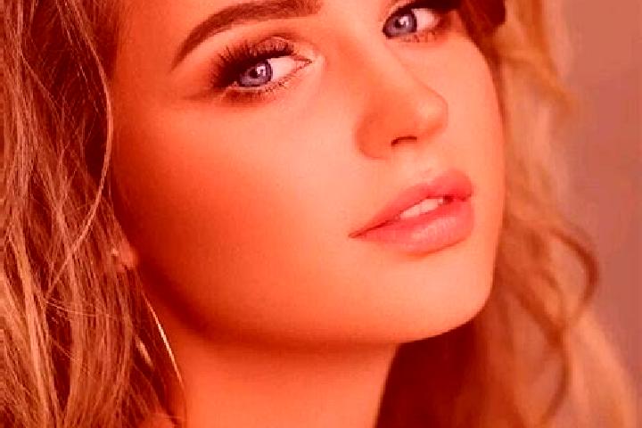 Maya, 29, a dark blonde blue-eyed slavic companion based in Pontassieve. Offering 69, Domination, Couples, OWO. Available for incall and outcall, day and eve...
