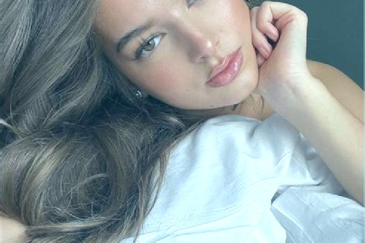Maya, 30, a chestnut dark-eyed latina companion based in Gissi. Offering OWO, Travel Companion, Overnight, Dinner Date. Available for incall and outcall, day...