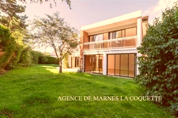 Maya, 30 — Escort in Marnes-la-Coquette, France