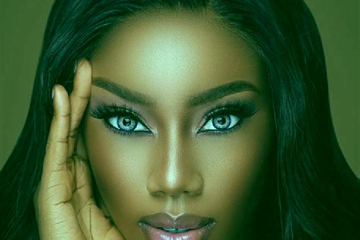 Maya, 31, a red blue-eyed ebony companion based in Chatres-sur-Cher. Offering Couples, Roleplay, 69, BDSM. Available for incall and outcall, overnight bookin...