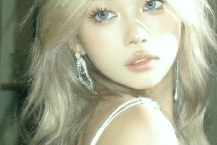 Maya, 32, a platinum blonde hazel-eyed asian companion based in Kumai. Offering GFE, Roleplay, 69. Available for incall and outcall, day and evening dates.