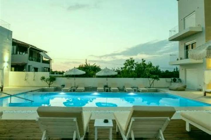Maya, 32 — Escort in Alissos, Greece