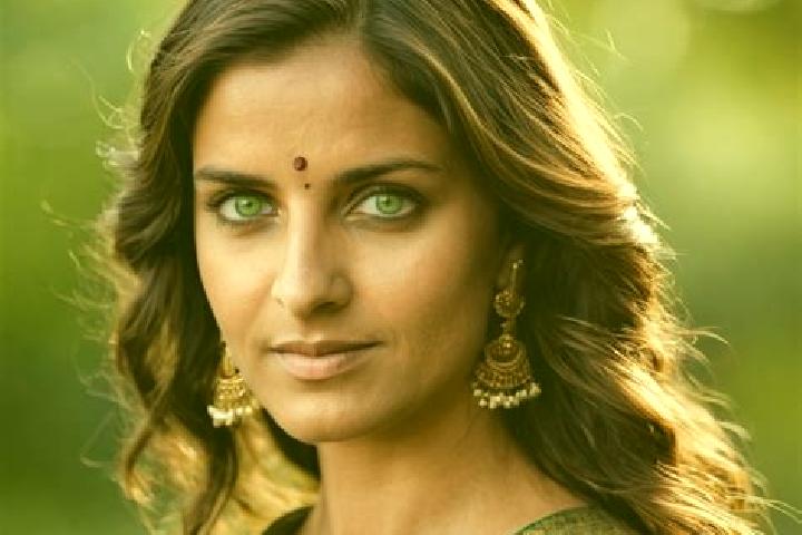 Maya, 33, a brunette green-eyed indian companion based in Brando. Offering Overnight, Party Girl, Fetish. Available for incall and outcall, day and evening d...