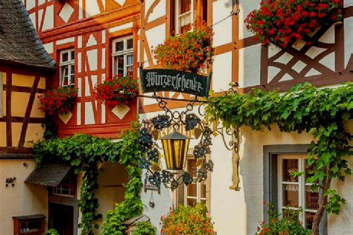 Maya, 34 — Escort in Ahrenviolfeld, Germany