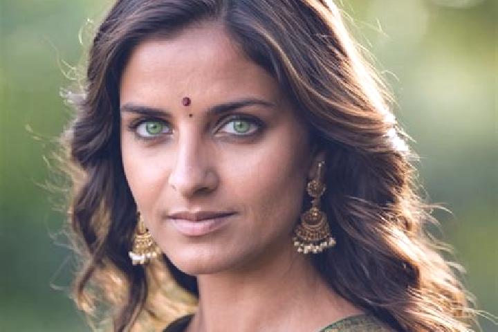 Maya, 36, a chestnut green-eyed indian companion based in Folgaria. Offering Domination, Deep French Kissing, Travel Companion. Available for incall and outc...