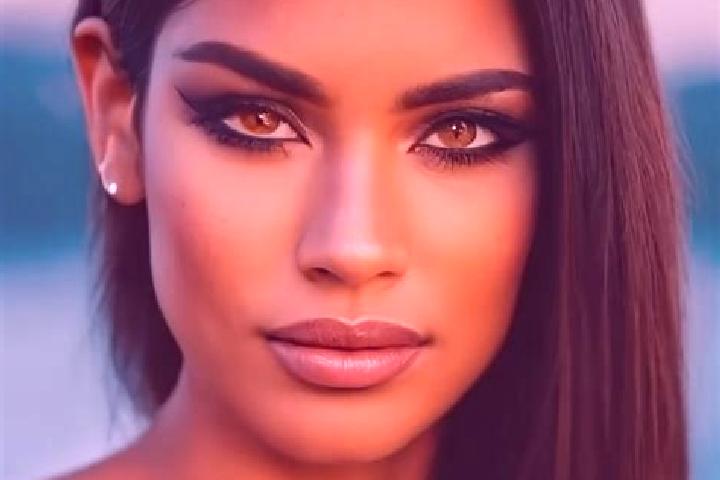 Maya, 36, a red dark-eyed latina companion based in Dubove. Offering Domination, Dinner Date, Erotic Massage, Party Girl, Couples. Available for incall and o...