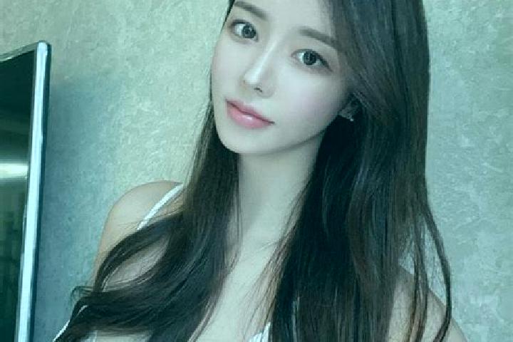 Maya, 36 — Escort in Xilaiqiao, China