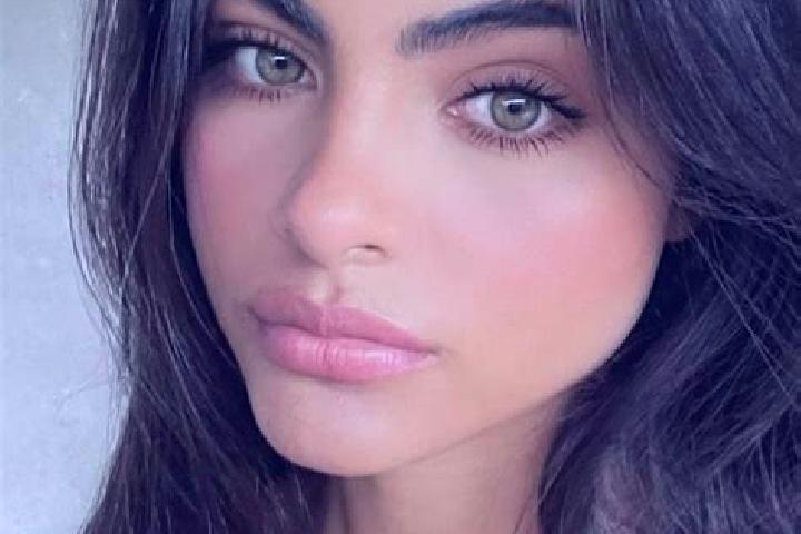 Maya, 37, a brunette dark-eyed indian companion based in Pandeglang. Offering GFE, Tantra, Striptease. Available for incall and outcall, overnight bookings a...