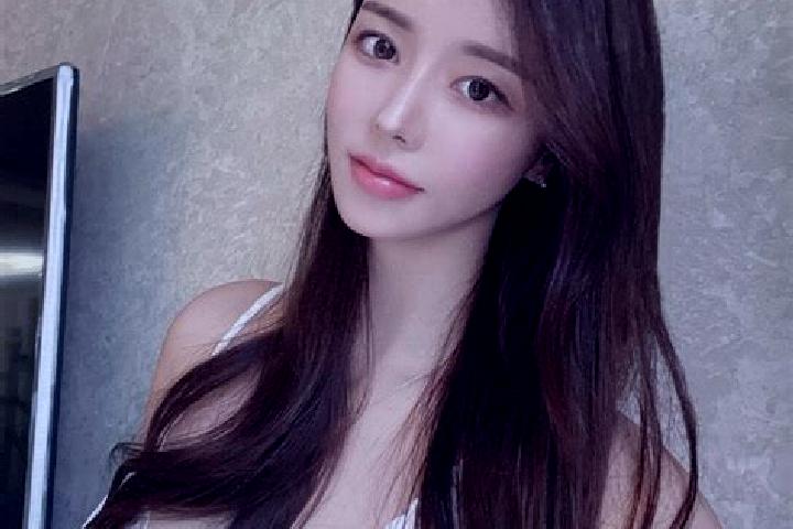 Maya, 37 — Escort in Lixiqiao, China