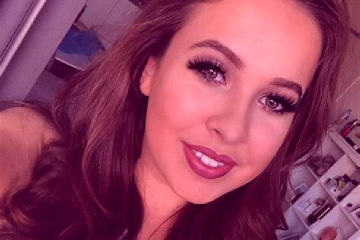 Maya, 38, a auburn brown-eyed european companion based in Walvis Bay. Offering Erotic Massage, GFE. Available for incall and outcall, overnight bookings avai...