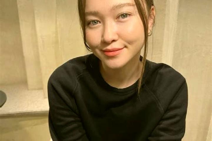 Maya, 38, a red blue-eyed asian companion based in Maasholm. Offering Dinner Date, Overnight, Duos, Party Girl. Available for incall and outcall, overnight b...