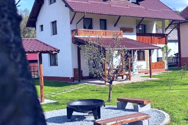 Maya, 38 — Escort in Sambata de Jos, Romania
