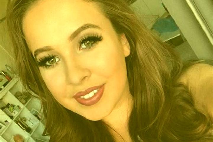 Mia, 20, a auburn amber-eyed european companion based in Burgistein. Offering Deep French Kissing, Travel Companion, Overnight, Striptease, Girlfriend Experi...