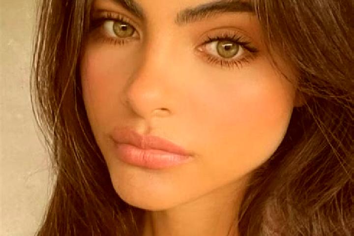 Mia, 20, a auburn amber-eyed indian companion based in Xinzhan. Offering CIM, Domination. Available for incall and outcall, overnight bookings available.