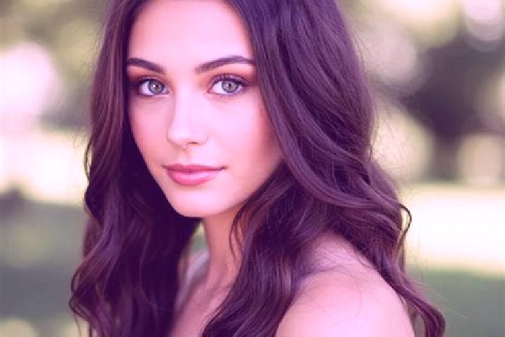 Mia, 20, a auburn hazel-eyed slavic companion based in Lewuka. Offering Couples, Travel Companion, OWO, GFE. Available for incall and outcall, overnight book...