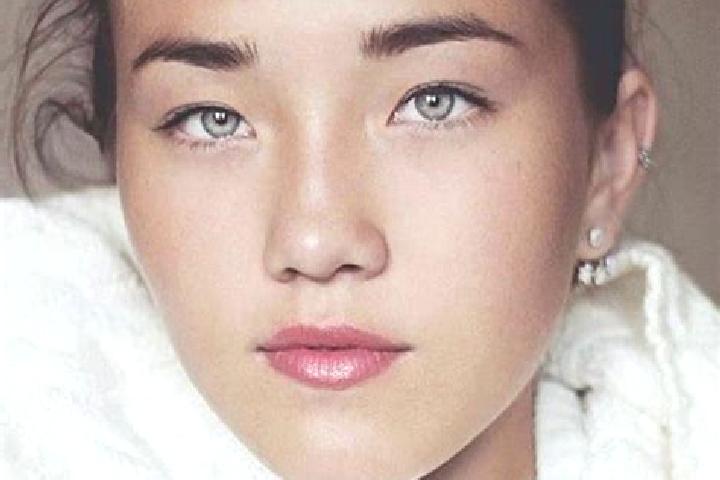 Mia, 20, a black grey-eyed caucasian companion based in Brienz. Offering Duos, GFE, Couples, CIM. Available for incall and outcall, day and evening dates.