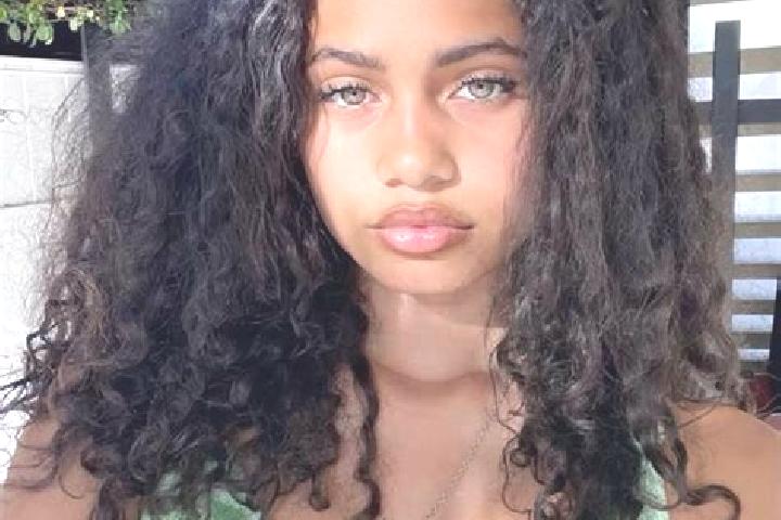 Mia, 20, a chestnut green-eyed mixed companion based in Morbello. Offering Fetish, Domination, Erotic Massage. Available for incall and outcall, overnight bo...